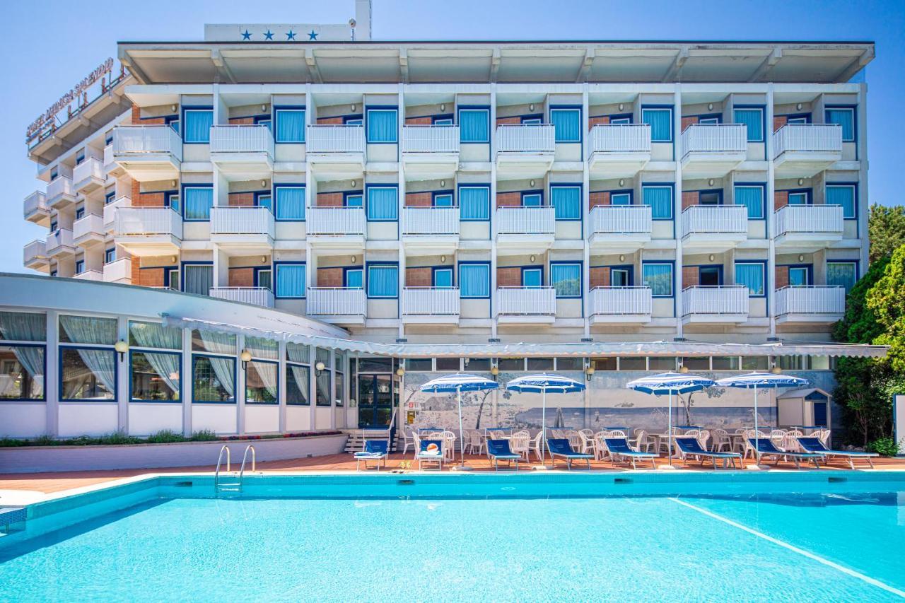 Hotel Medusa Splendid ลินญาโน ซับเบียโดโร ภายนอก รูปภาพ