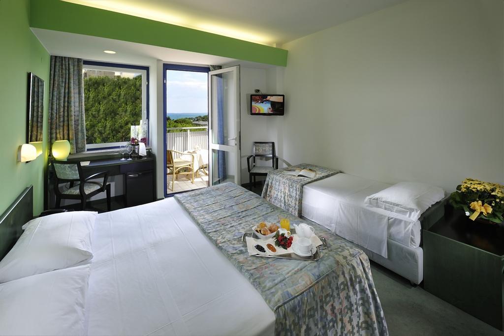Hotel Medusa Splendid ลินญาโน ซับเบียโดโร ภายนอก รูปภาพ