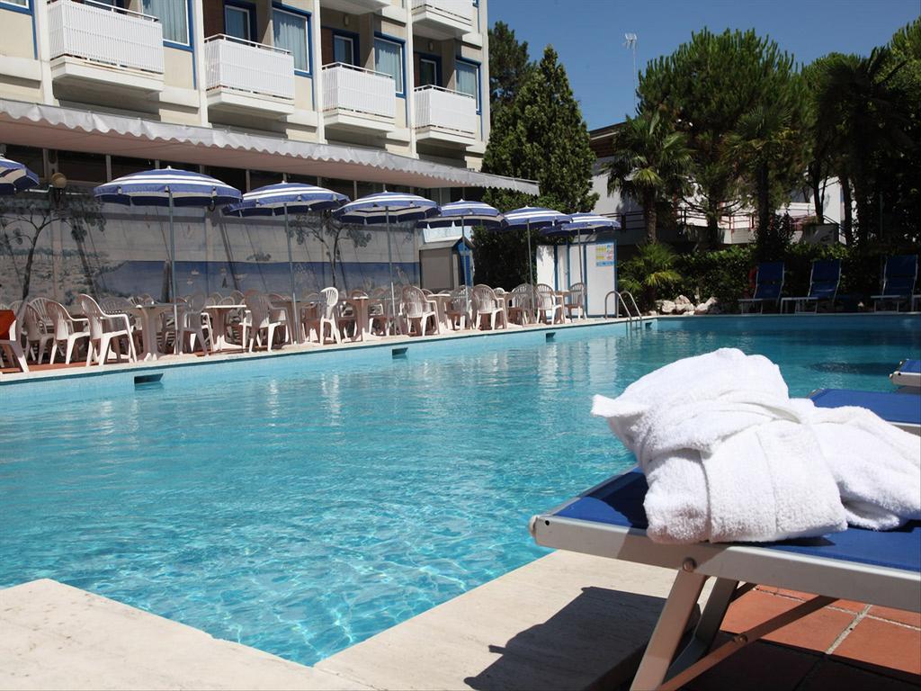 Hotel Medusa Splendid ลินญาโน ซับเบียโดโร ภายนอก รูปภาพ