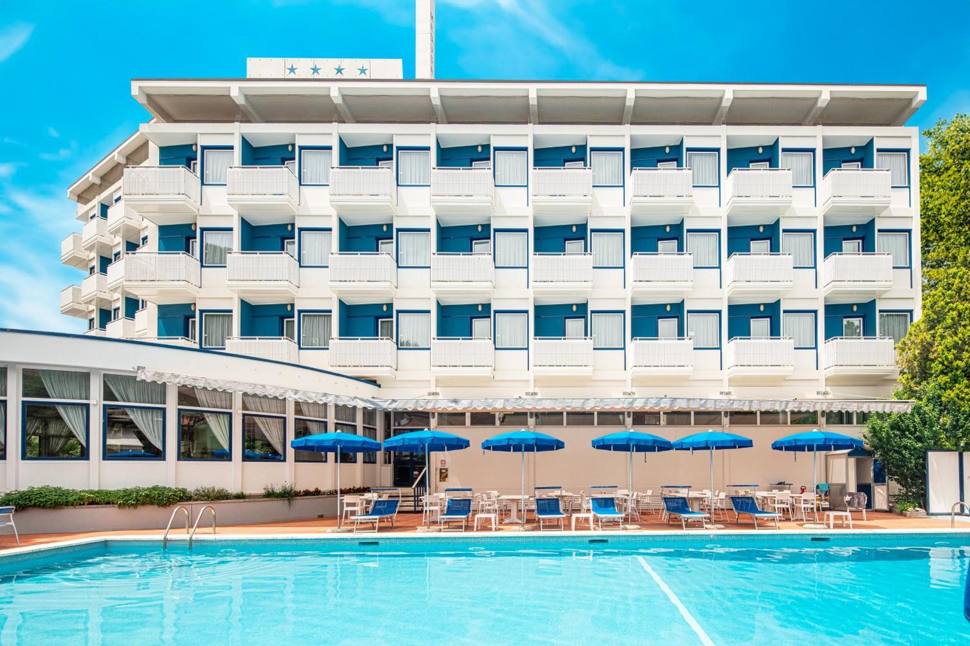 Hotel Medusa Splendid ลินญาโน ซับเบียโดโร ภายนอก รูปภาพ