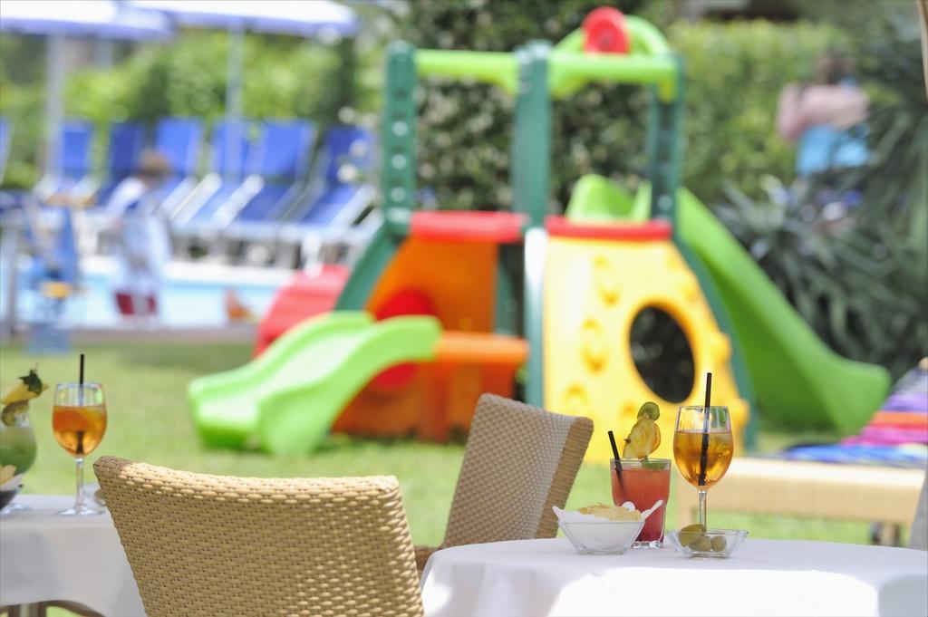 Hotel Medusa Splendid ลินญาโน ซับเบียโดโร ภายนอก รูปภาพ